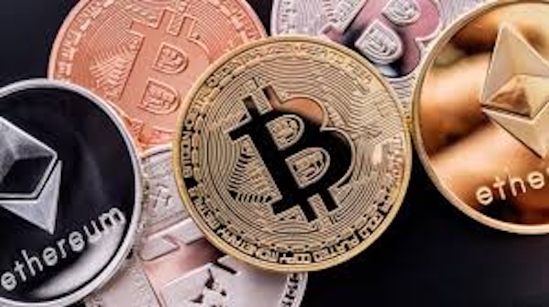 XRP/Solana ETF延期：十月前持币策略分析与市场影响